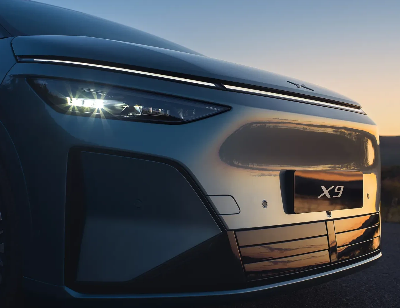 Xpeng X9 — sprednji žarometi in maska