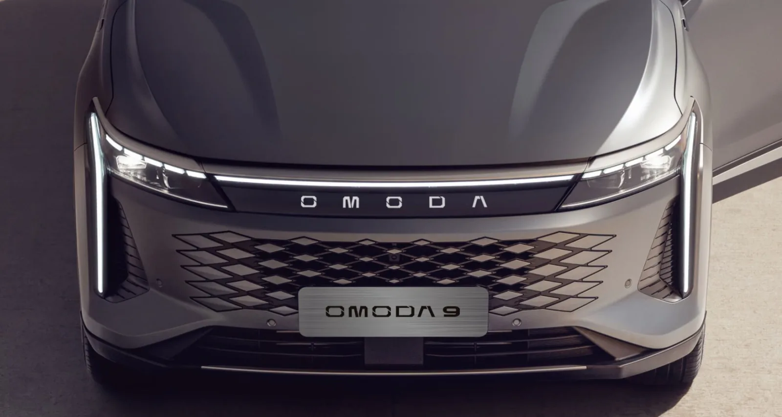 Omoda 9 SHS-P — sprednji pogled
